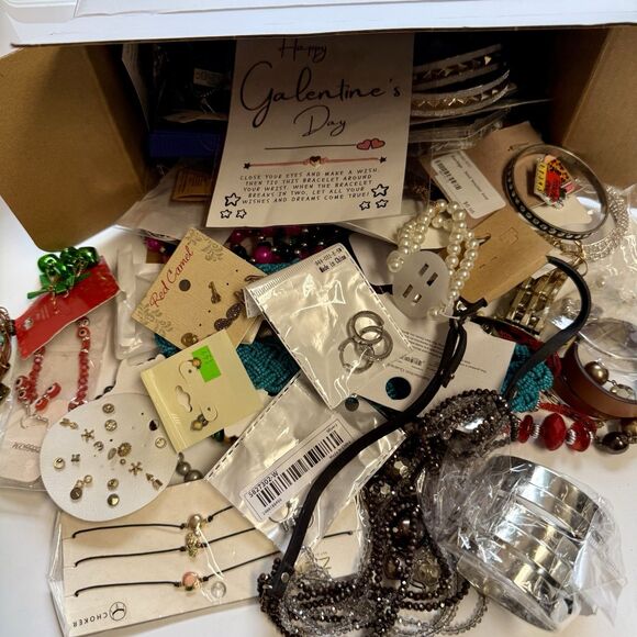 5 lb all wearable sellable repurpose new to preowned Assorted Jewelry Collection - Picture 1 of 4
